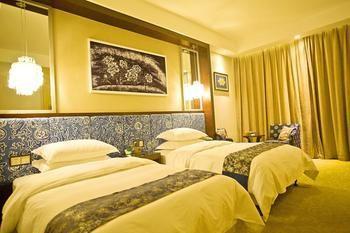 Miaozu Buyi Hotel Fenghuang Εξωτερικό φωτογραφία